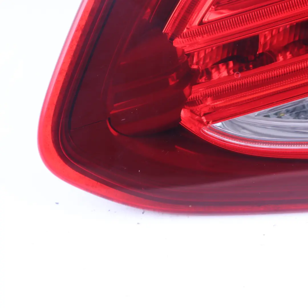 Mercedes C205 Feu Arrière Droit Couvercle de Coffre Boot Hayon - SKU A2059066800-1 - Numéro de pièce A2059066800