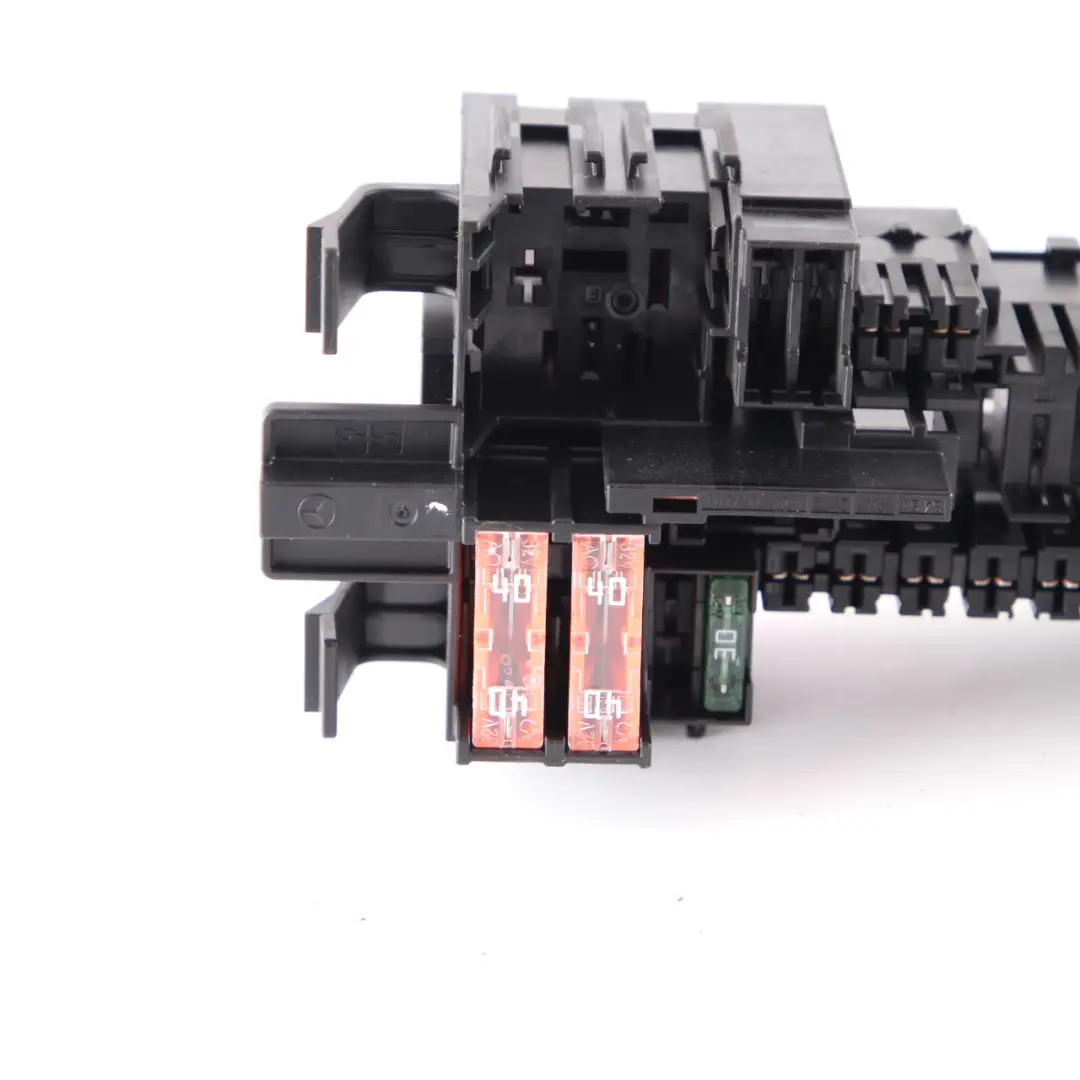 Scatola dei fusibili Modulo di controllo relè anteriore per Mercedes W205 S205 W213 con numero di parte A2059067200 Mercedes W205 S205 W213 Scatola dei fusibili Modulo di controllo relè anteriore - SKU A2059067200 - Numero di parte A2059067200