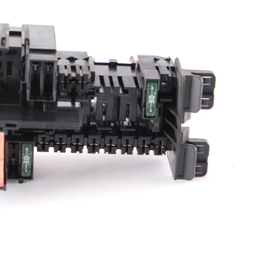 Mercedes W205 S205 W213 Caja de fusibles Relé frontal Unidad de control Módulo - SKU A2059067200 - Número de pieza A2059067200