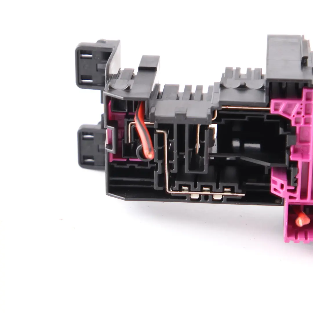 Fuse Box Front Relay Control Unit Module to Mercedes W205 S205 W213 with Part number A2059067200 Mercedes W205 S205 W213 Fuse Box Front Relay Control Unit Module - SKU A2059067200 - Part number A2059067200