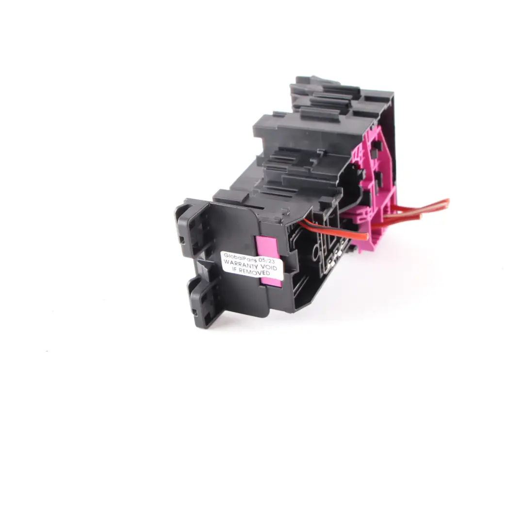 Fuse Box Front Relay Control Unit Module to Mercedes W205 S205 W213 with Part number A2059067200 Mercedes W205 S205 W213 Fuse Box Front Relay Control Unit Module - SKU A2059067200 - Part number A2059067200