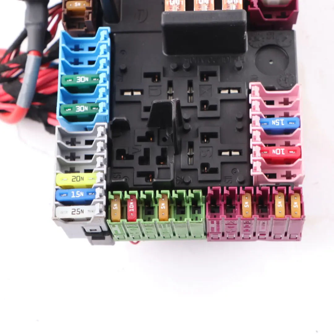 Caja de Fusibles Relé Trasero Unidad Eléctrico para Mercedes W205 con número de pieza A2059068501 Mercedes W205 Caja de Fusibles Relé Trasero Unidad Eléctrico - SKU A2059068501 - Número de pieza A2059068501