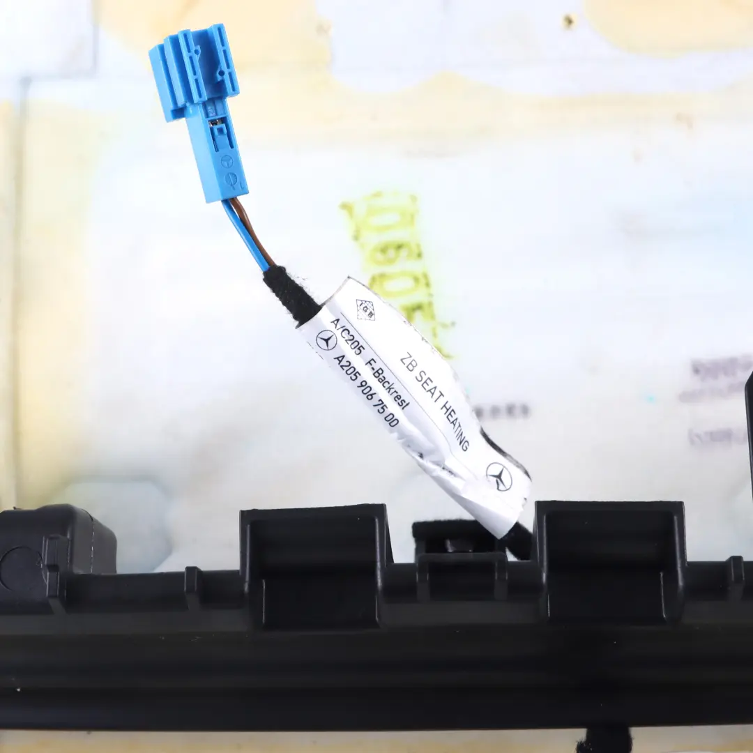 Siège avant dossier chauffant gauche droit simili cuir noir pour Mercedes C205 à propos du numéro de pièce A2059104502 Mercedes C205 Siège avant dossier chauffant gauche droit simili cuir noir - SKU A2059104502 - Numéro de pièce A2059104502