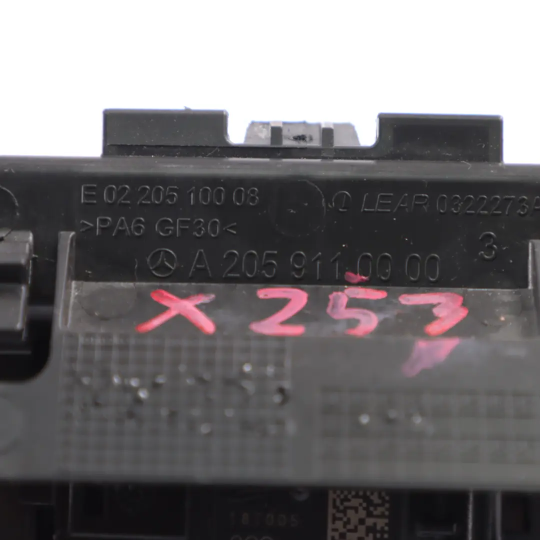 Lampa Oświetlenia Wnętrza Pasażera Lewa Prawa do Mercedes X253 o numerze a2059110000 Mercedes X253 Lampa Oświetlenia Wnętrza Pasażera Lewa Prawa - SKU a2059110000 - Numer Części a2059110000