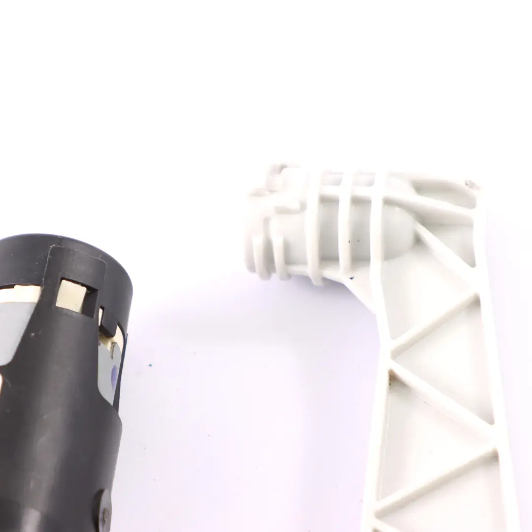 Silniczek Fotela Zagłówka Przód Lewy Prawy do Mercedes W205 o numerze A2059700026 Mercedes W205 Silniczek Fotela Zagłówka Przód Lewy Prawy - SKU A2059700026-1 - Numer Części A2059700026