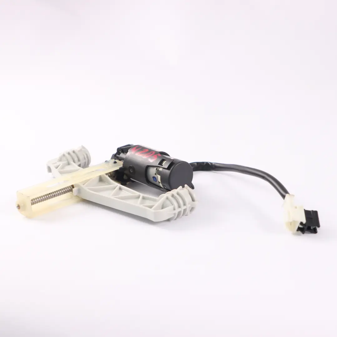 Mercedes W205 Vordersitz Motor Kopfstütze Antrieb Links Rechts - SKU A2059700026 - Teilenummer A2059700026