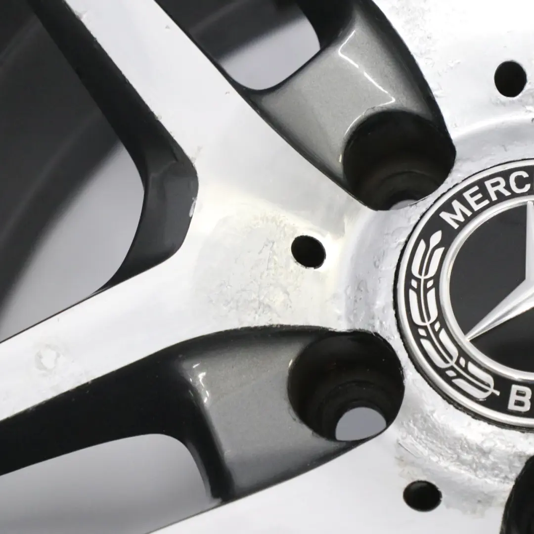 Cerchio in lega anteriore 18" 5 doppie razze 8J per Mercedes C207 AMG con numero di parte A2074010000 Mercedes C207 AMG Cerchio in lega anteriore 18" 5 doppie razze 8J - SKU A2074010000-2 - Numero di parte A2074010000