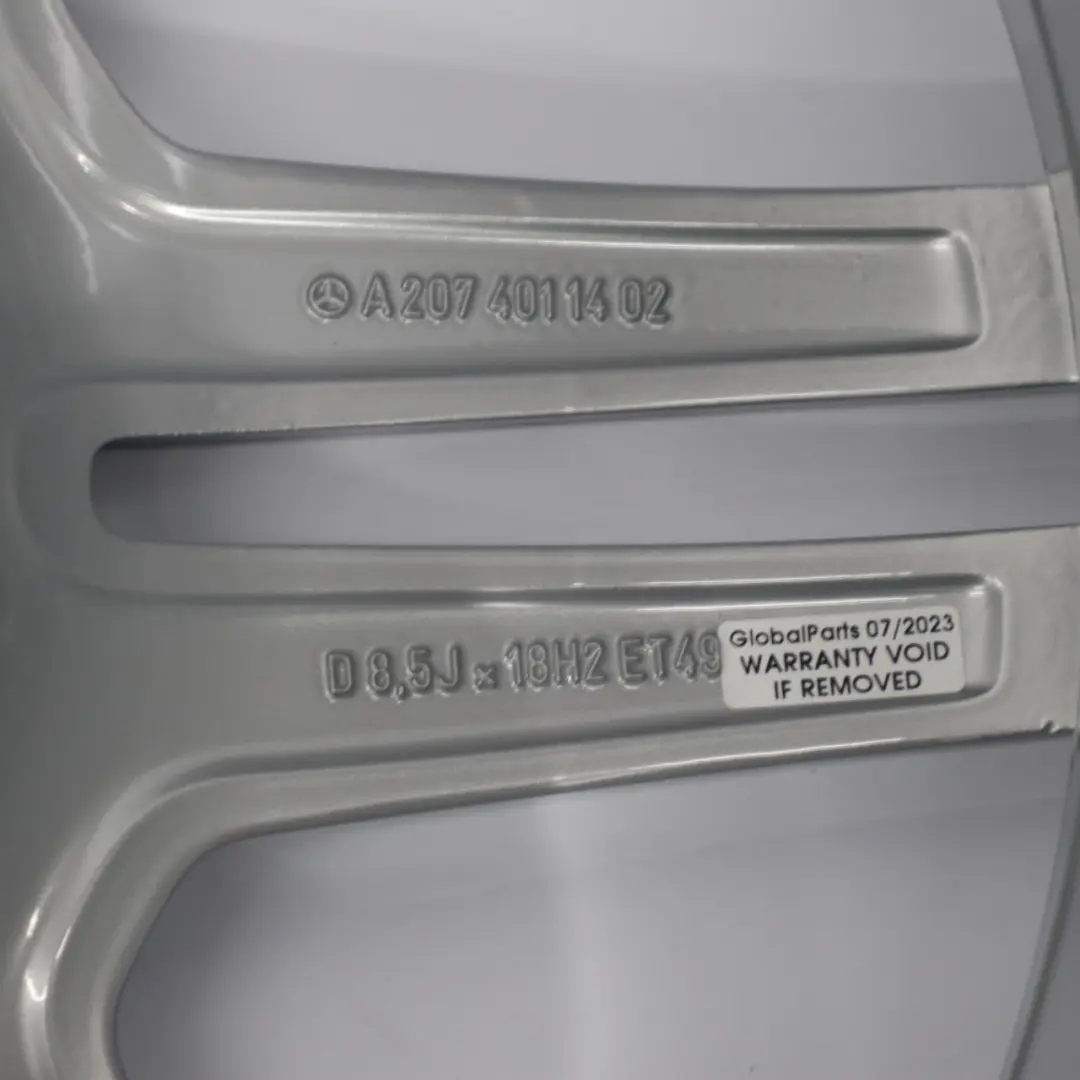 W207 A207 Cerchio in lega 18" 8,5J ET:49 6-Raggi doppi per Mercedes con numero di parte A2074011402 Mercedes W207 A207 Cerchio in lega 18" 8,5J ET:49 6-Raggi doppi - SKU A2074011402 - Numero di parte A2074011402