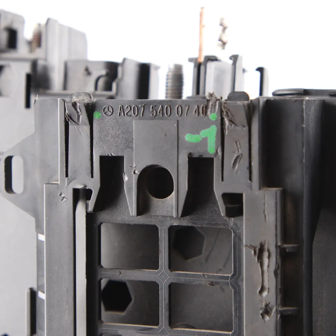 Mercedes W204 Caja fusibles Módulo unidad control terminal batería - SKU A2075400740 - Número de pieza A2075400740