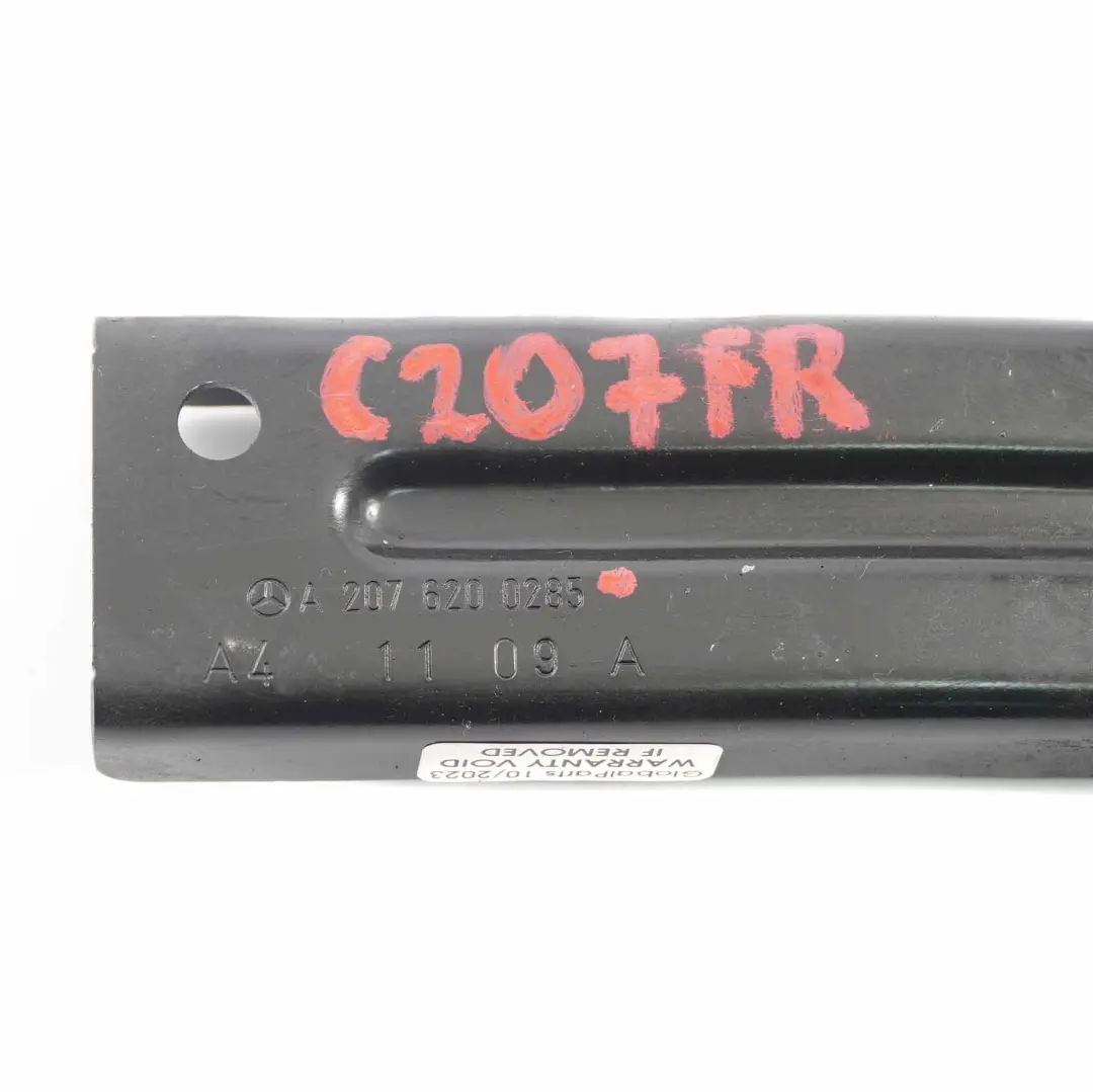 W207 Vorderseite stoßstange Absorber Rechts Halterung Bar für Mercedes mit Teilenummer A2076200285 Mercedes W207 Vorderseite stoßstange Absorber Rechts Halterung Bar - SKU A2076200285 - Teilenummer A2076200285