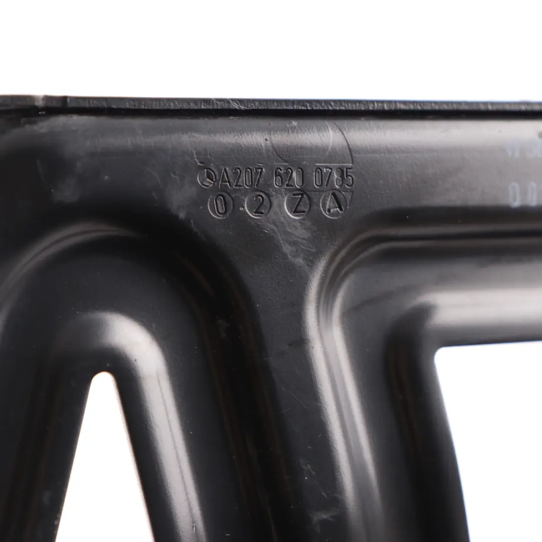 Support Phare Avant Gauche Panneau Avant à Clapet pour Mercedes C207 à propos du numéro de pièce A2076200391 Mercedes C207 Support Phare Avant Gauche Panneau Avant à Clapet - SKU A2076200785 - Numéro de pièce A2076200391