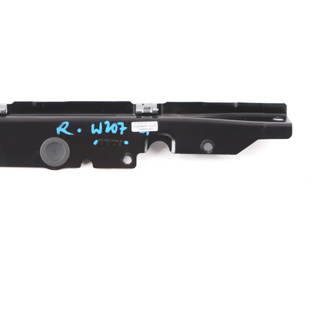 W207 Coupé Support de vitre de custode arrière droite pour Mercedes à propos du numéro de pièce A2076390643 Mercedes W207 Coupé Support de vitre de custode arrière droite - SKU A2076390643 - Numéro de pièce A2076390643