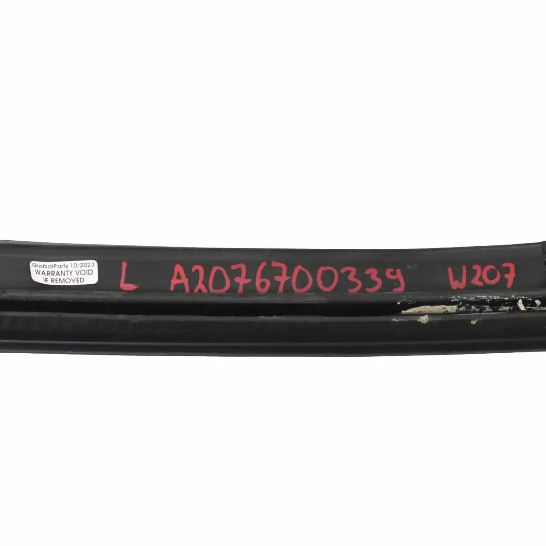 Finestrino laterale Mercedes C207 posteriore sinistro Vetro triangolare AS2 per con numero di parte A2076700339 Finestrino laterale Mercedes C207 posteriore sinistro Vetro triangolare AS2 - SKU A2076700339 - Numero di parte A2076700339