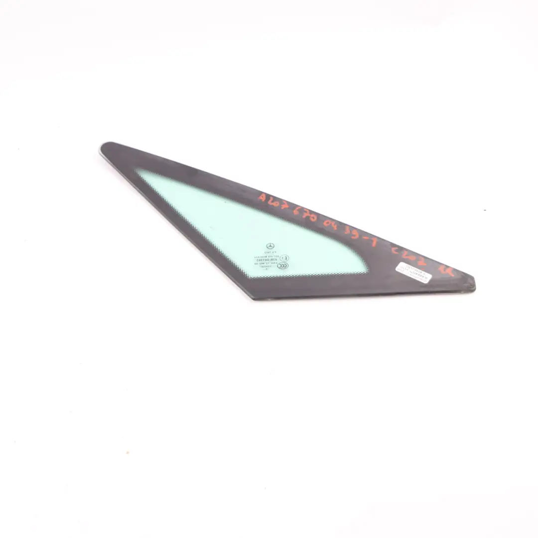 Quarto finestra laterale posteriore destra vetro triangolare AS2 per Mercedes C207 con numero di parte A2076700439 Mercedes C207 Quarto finestra laterale posteriore destra vetro triangolare AS2 - SKU A2076700439-1 - Numero di parte A2076700439