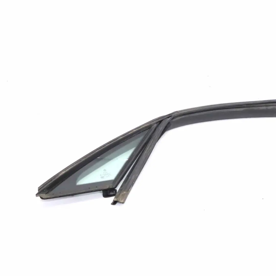 Cristal lateral Mercedes C207 trasero derecho Cristal triangular AS2 para con número de pieza A2076700439 Cristal lateral Mercedes C207 trasero derecho Cristal triangular AS2 - SKU A2076700439 - Número de pieza A2076700439