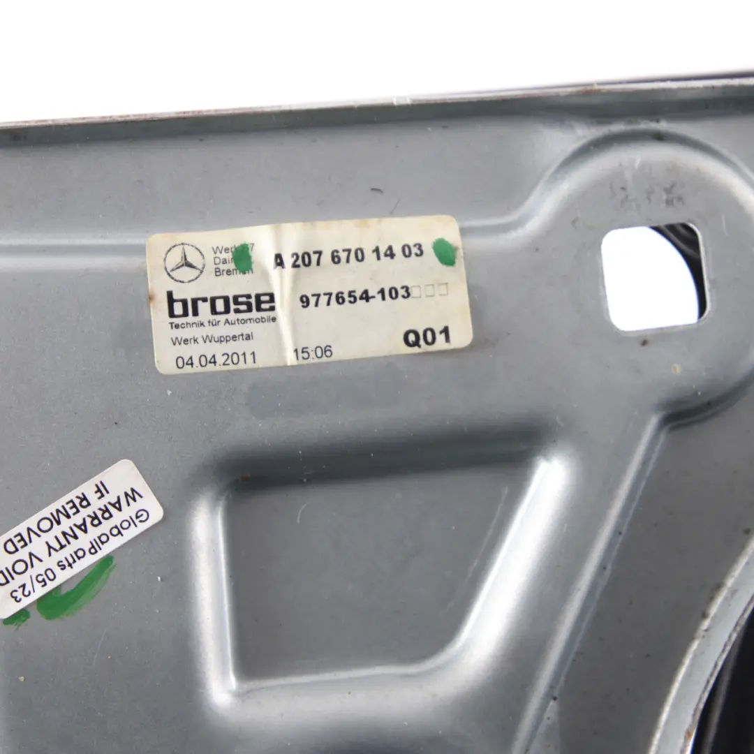 W207 Convertible Trasero Derecho Ventana Regulador Elevador Motor para Mercedes A207 con número de pieza A2076702003 Mercedes A207 W207 Convertible Trasero Derecho Ventana Regulador Elevador Motor - SKU A2076702003 - Número de pieza A2076702003