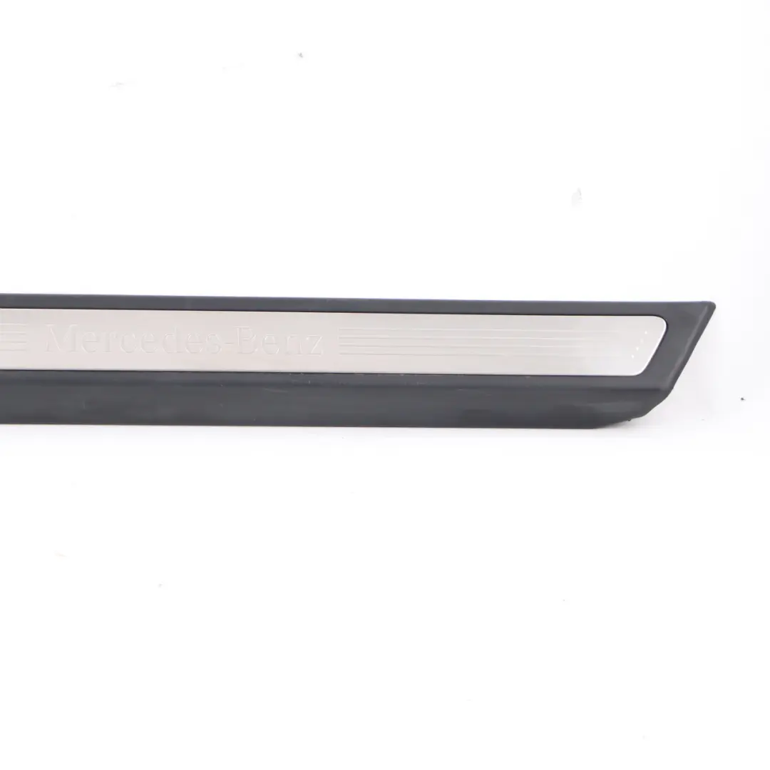 Mercedes W207 Soglie porta anteriore sinistra Pannello copertura gradino nero - SKU A2076800135 - Numero di parte A2076800135
