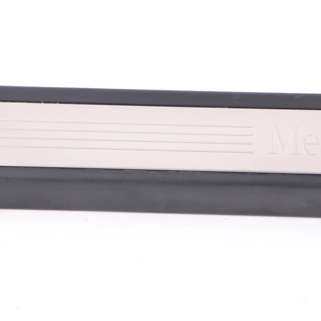 W207 Joint seuil porte avant gauche Step Cover Panel Noir pour Mercedes à propos du numéro de pièce A2076800135 Mercedes W207 Joint seuil porte avant gauche Step Cover Panel Noir - SKU A2076800135 - Numéro de pièce A2076800135