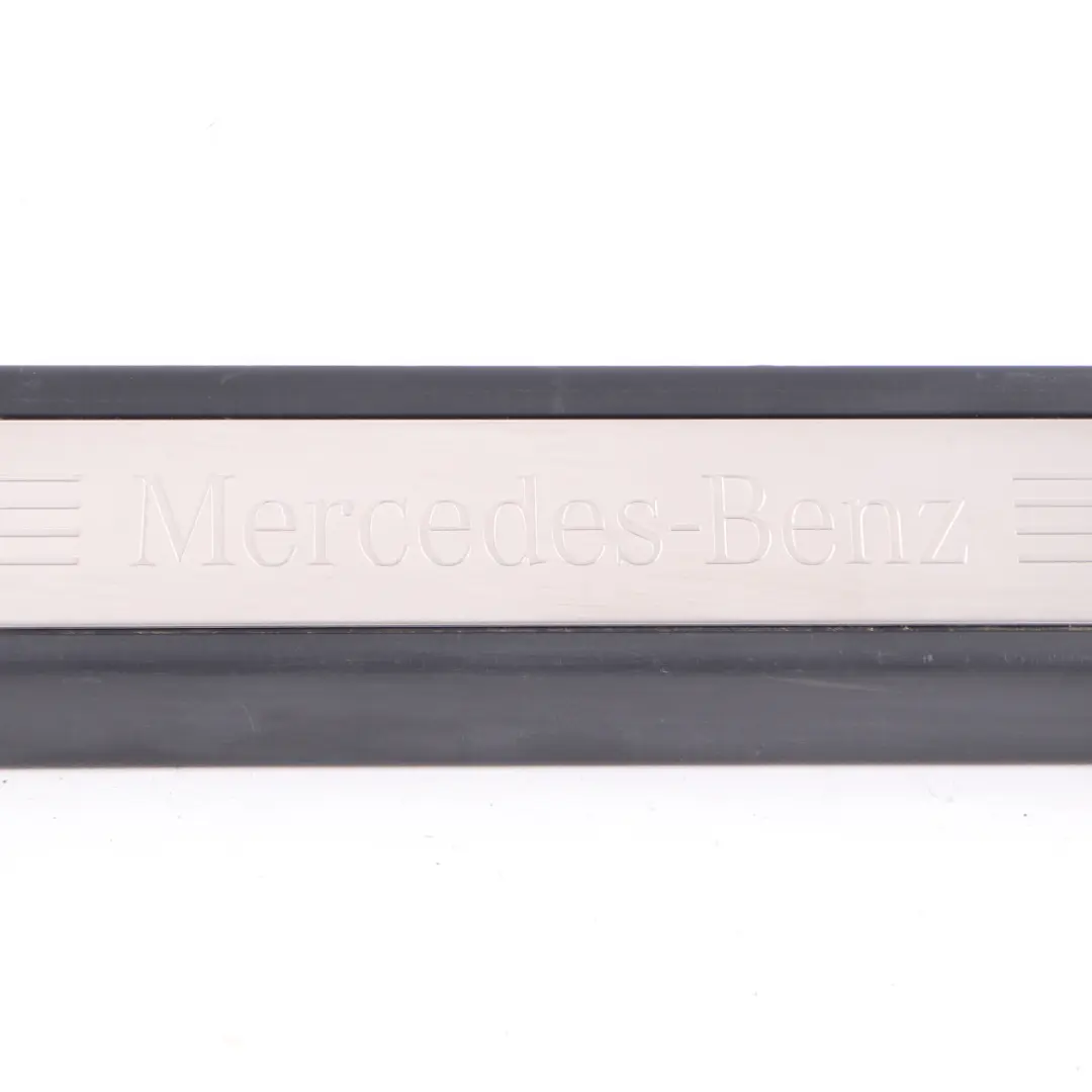 Mercedes W207 Listwa Nakładka Progowa Lewy Przód Czarny - SKU A2076800135 - Numer Części A2076800135