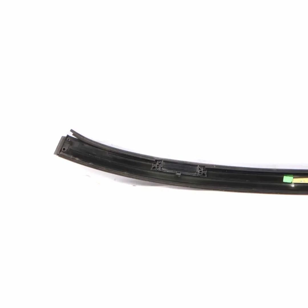 Moulure de toit gauche Garniture pour Mercedes C204 à propos du numéro de pièce A2076900780 Mercedes C204 Moulure de toit gauche Garniture - SKU A2076900780 - Numéro de pièce A2076900780