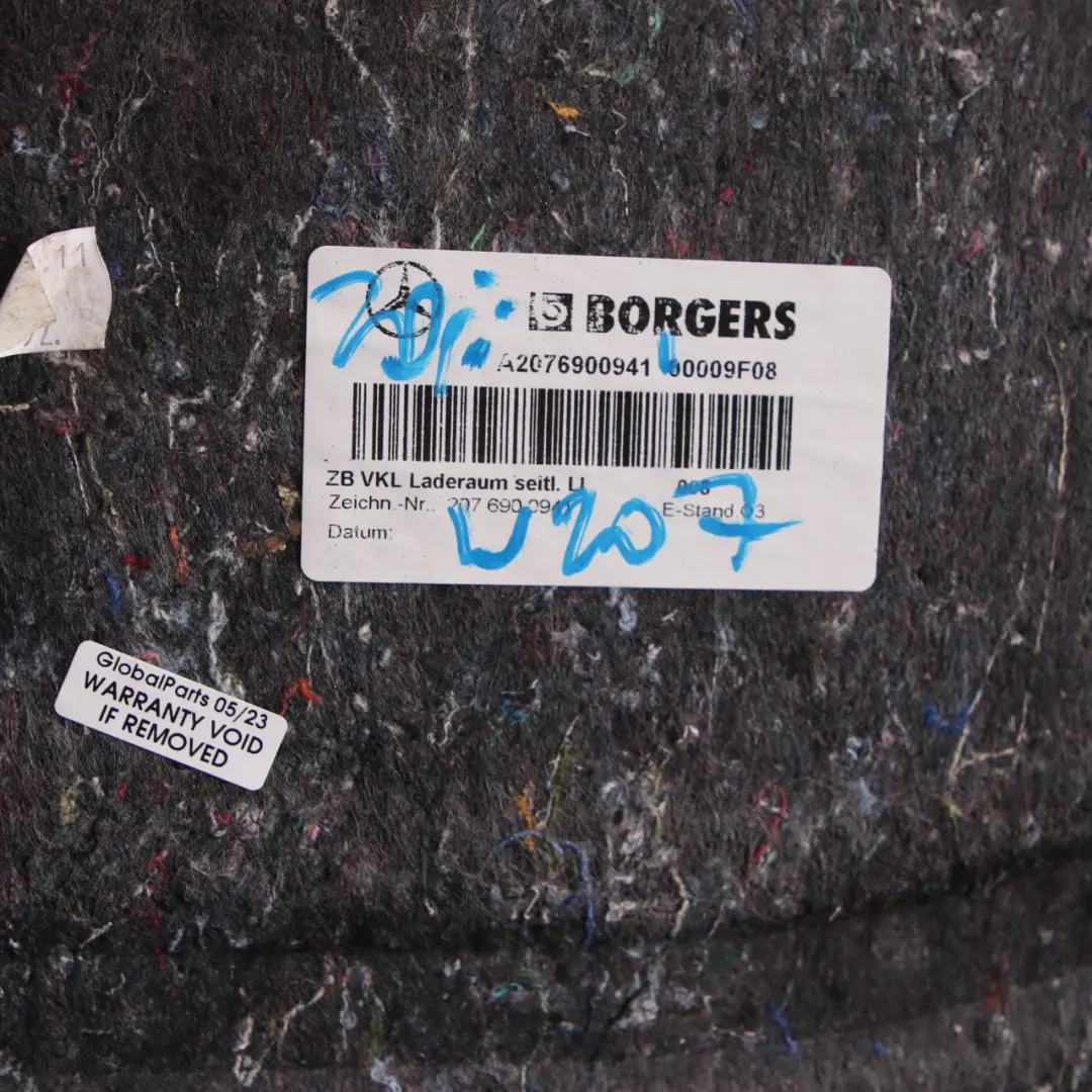 W207 Boczek Bagażnika Lewy Tył do Mercedes C207 o numerze A2076900941 Mercedes C207 W207 Boczek Bagażnika Lewy Tył - SKU A2076900941 - Numer Części A2076900941