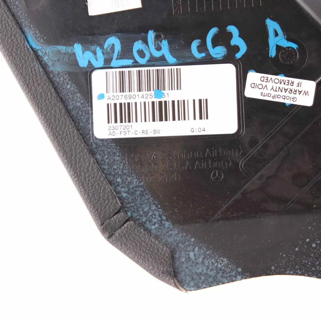 Copertura Pannello Trim Posteriore Laterale Destro C63 per Mercedes A207 con numero di parte A2076901425 Mercedes A207 Copertura Pannello Trim Posteriore Laterale Destro C63 - SKU A2076901425 - Numero di parte A2076901425