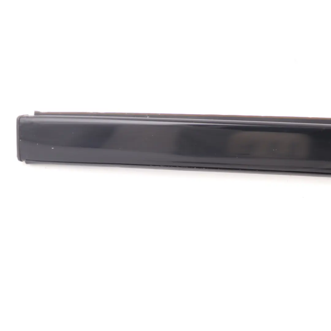 Mercedes W207 A207 Borde lateral del parabrisas derecho Negro - SKU A2076901462 - Número de pieza A2076901462
