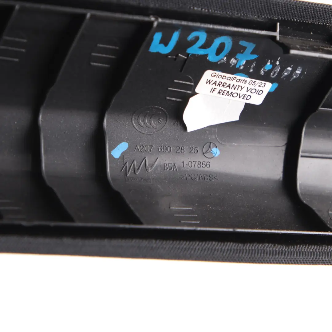 W207 Colonna montante A Copertura anteriore destra Nero per Mercedes con numero di parte A2076902825 Mercedes W207 Colonna montante A Copertura anteriore destra Nero - SKU A2076902825 - Numero di parte A2076902825