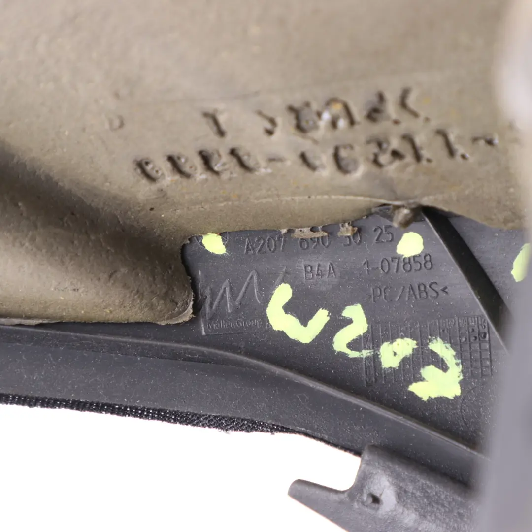 W207 Osłona Słupka C Prawego Czarny do Mercedes o numerze A2076903025 Mercedes W207 Osłona Słupka C Prawego Czarny - SKU A2076903025 - Numer Części A2076903025