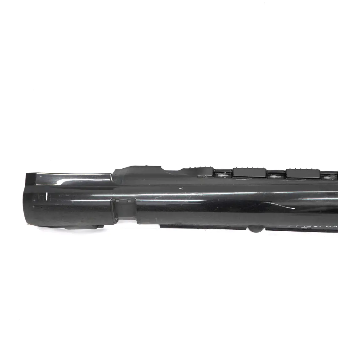 Mercedes W207 AMG Cache seuil de porte gauche Noir Obsidien - 197 - SKU A2076981354-OB1 - Numéro de pièce A2076981354