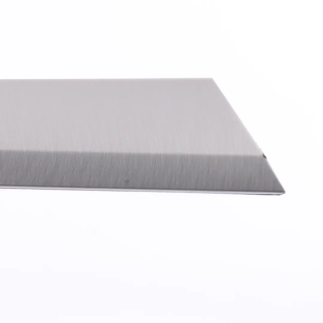 W207 Tira Tarjeta Puerta Embellecedor Delantero Izquierdo para Mercedes con número de pieza A2077200322 Mercedes W207 Tira Tarjeta Puerta Embellecedor Delantero Izquierdo - SKU A2077200322-1 - Número de pieza A2077200322