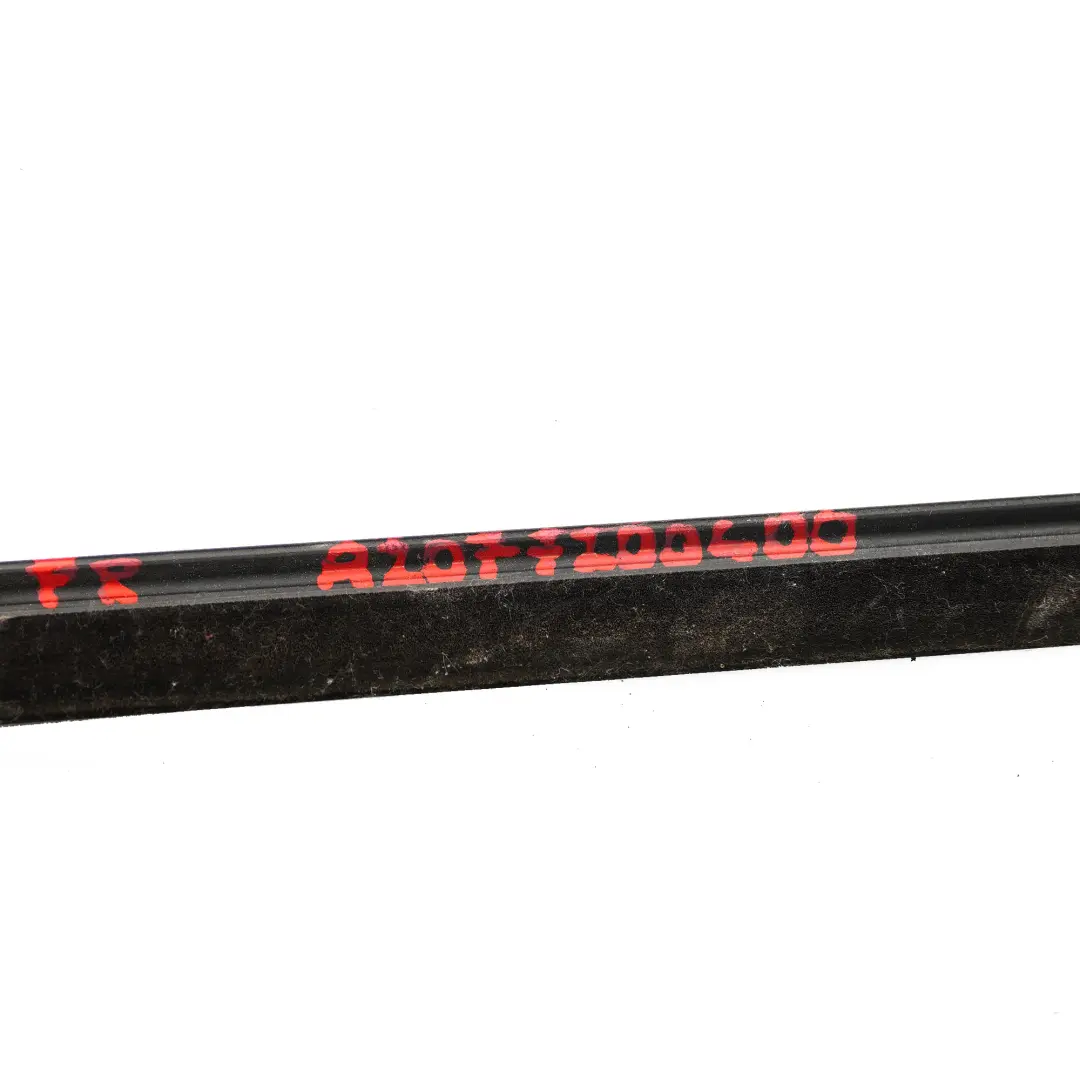 Mercedes W207 Delantero Derecho Puerta Rail Tira de Sellado Cromado - SKU A2077200400 - Número de pieza A2077200400