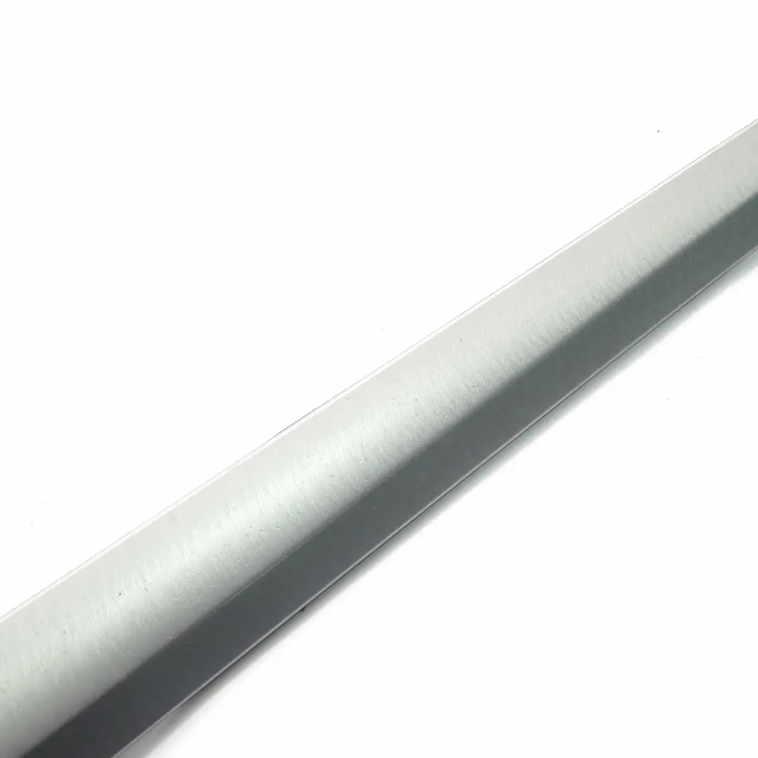 W207 Striscia porta anteriore destra Rivestimento interno per Mercedes con numero di parte A2077200422 Mercedes W207 Striscia porta anteriore destra Rivestimento interno - SKU A2077200422 - Numero di parte A2077200422