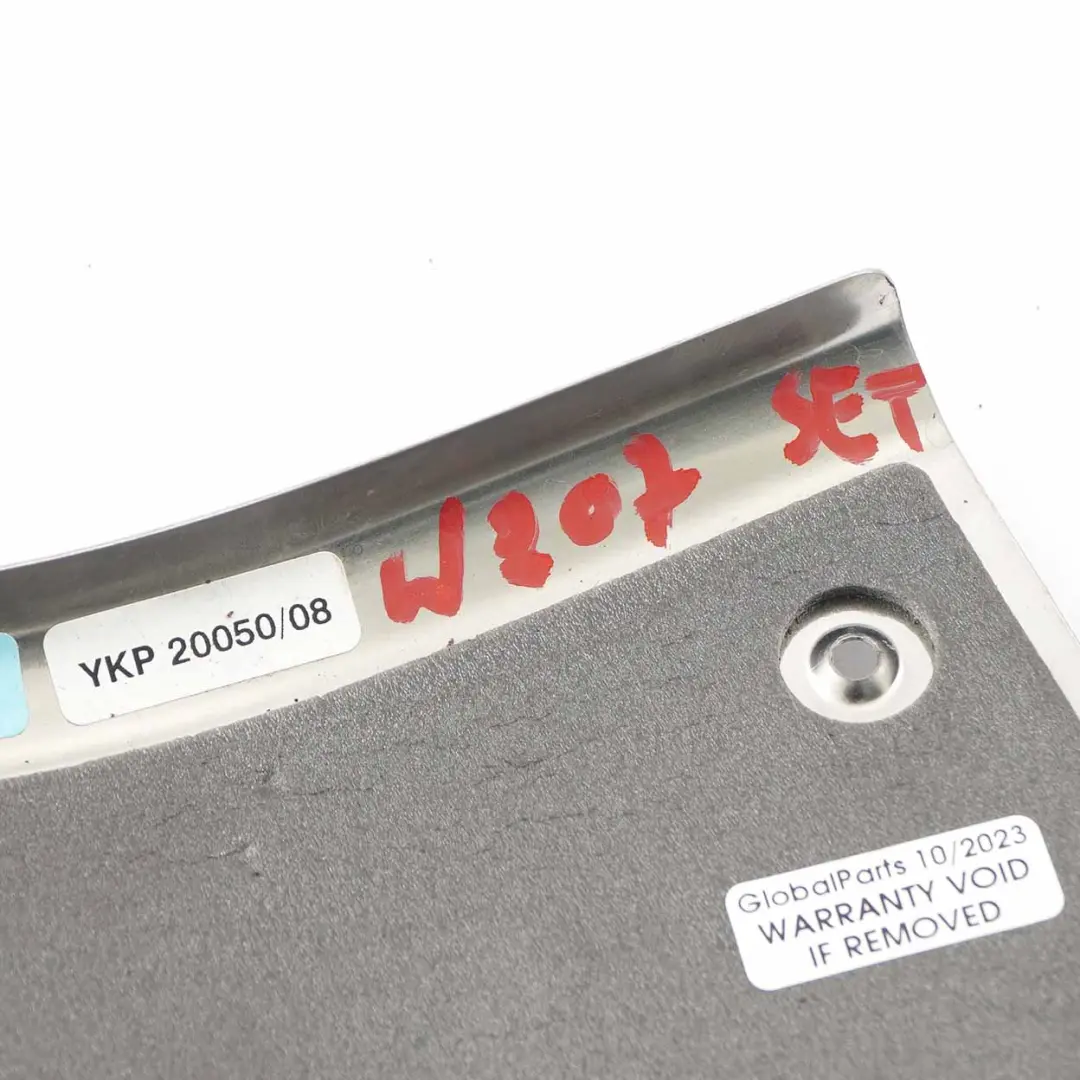 W207 Türverkleidung Abdeckung Rand Chrom Finisher Links Rechts Set für Mercedes mit Teilenummer A2077220128 Mercedes W207 Türverkleidung Abdeckung Rand Chrom Finisher Links Rechts Set - SKU A2077220128/A2077220228 - Teilenummer A2077220128