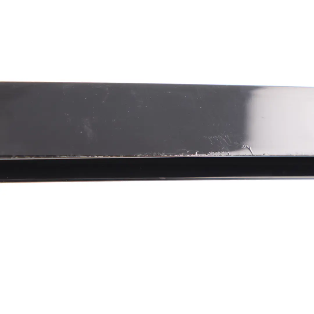 W207 Ventana Guía Columna Derecha Listón Alto Brillo para Mercedes con número de pieza A2077350257 Mercedes W207 Ventana Guía Columna Derecha Listón Alto Brillo - SKU A2077350257 - Número de pieza A2077350257