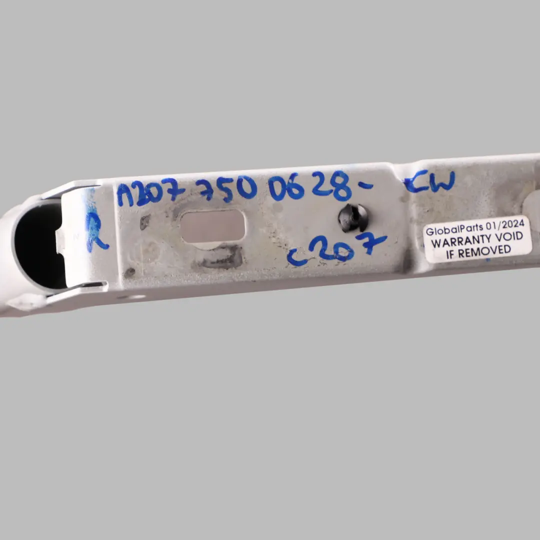 Charnière coffre Mercedes W207 C207 Couvercle droit Blanc calcite - 650 pour à propos du numéro de pièce A2077500628 Charnière coffre Mercedes W207 C207 Couvercle droit Blanc calcite - 650 - SKU A2077500628-CW - Numéro de pièce A2077500628