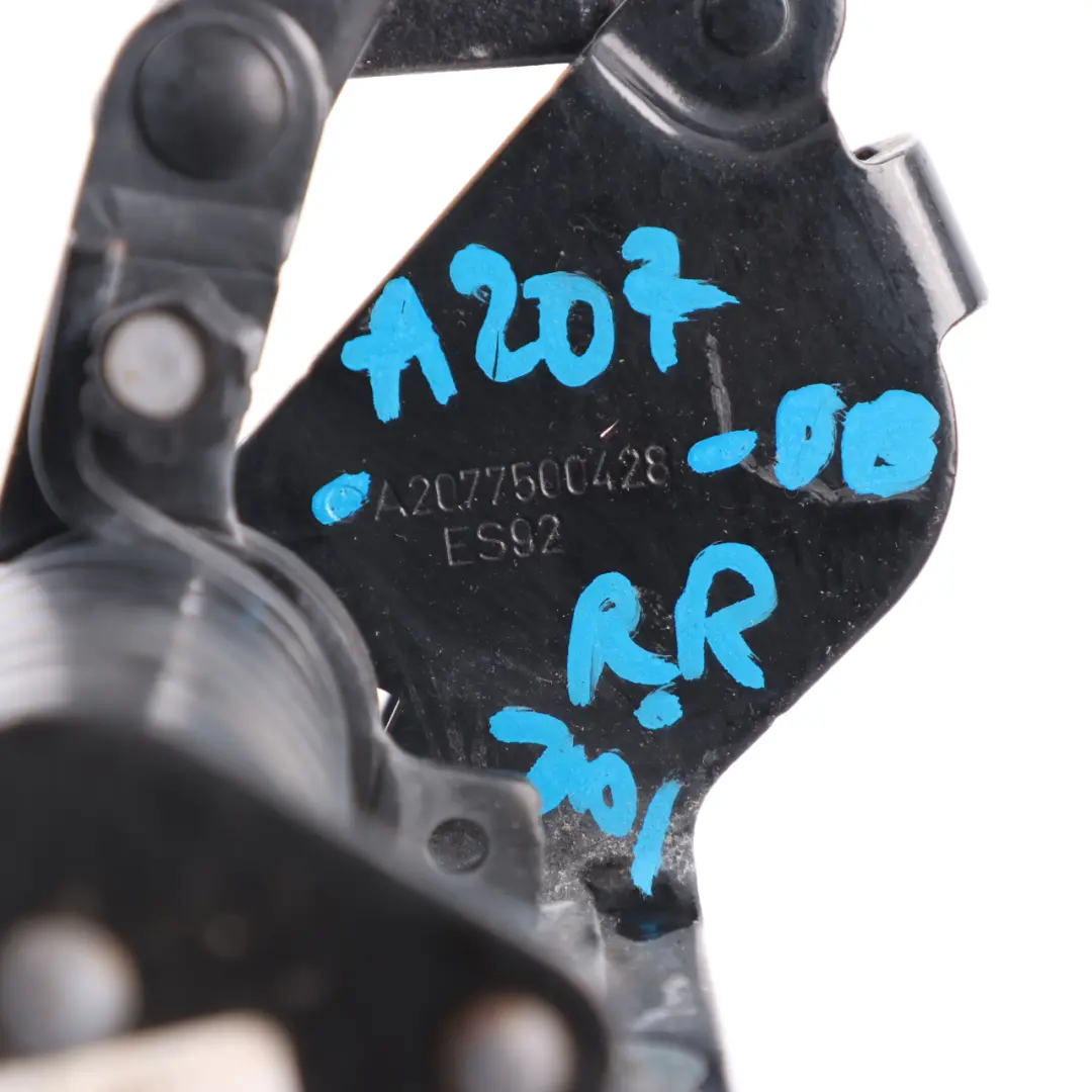 Koffer Raum Deckel Scharnier Hinten Rechts A2077500428 für Mercedes A207 mit Teilenummer A2077501028 Mercedes A207 Koffer Raum Deckel Scharnier Hinten Rechts A2077500428 - SKU A2077501028-OB - Teilenummer A2077501028