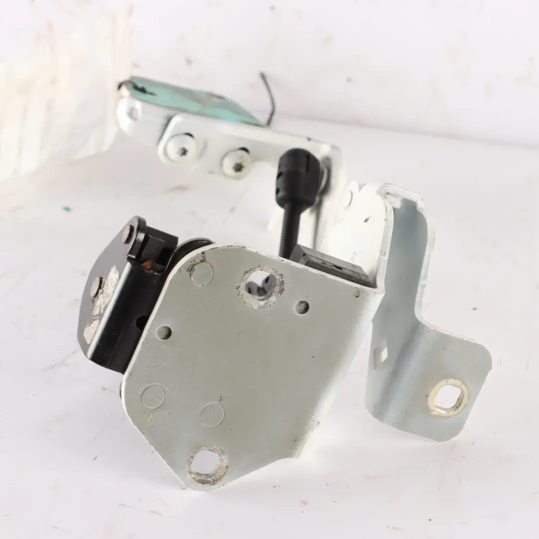 Trunk Lid Hinge Rear Right O/S Polar White - 149 A2077500428 to Mercedes A207 with Part number A2077501028 Mercedes A207 Trunk Lid Hinge Rear Right O/S Polar White - 149 A2077500428 - SKU A2077501028-POL - Part number A2077501028