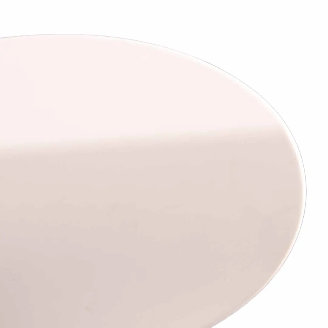 W207 Abdeckung Einfülltopf Klappe Iridium Silber - 775 für Mercedes mit Teilenummer A2077570106 Mercedes W207 Abdeckung Einfülltopf Klappe Iridium Silber - 775 - SKU A2077570106-DWM - Teilenummer A2077570106