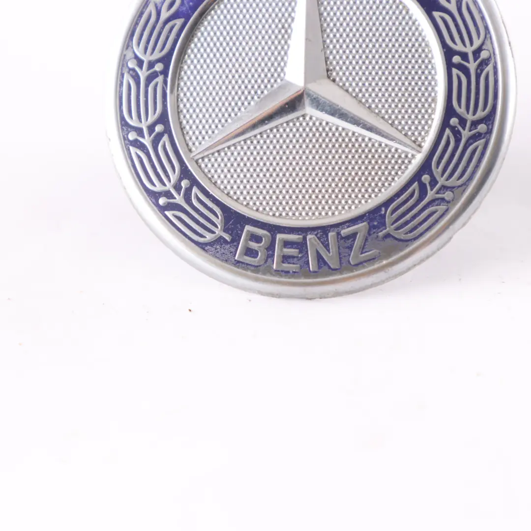 Emblemat Znaczek Logo Maski Silnika do Mercedes W169 A207 C209 o numerze A2078170316 Mercedes W169 A207 C209 Emblemat Znaczek Logo Maski Silnika - SKU A2078170316-1 - Numer Części A2078170316