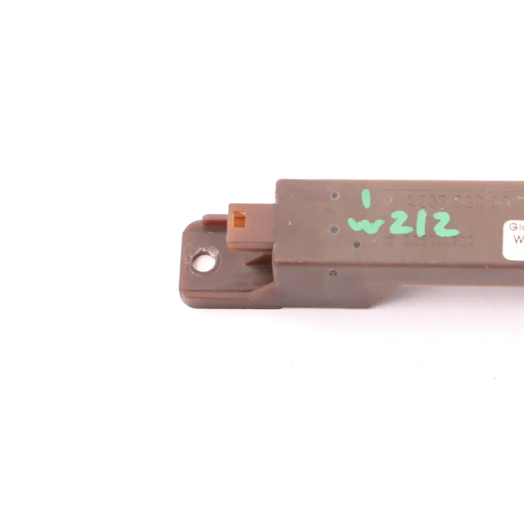Antena Mercedes W212 Keyless Go Comfort Access Antena Módulo Unidad para con número de pieza A2078200075 Antena Mercedes W212 Keyless Go Comfort Access Antena Módulo Unidad - SKU A2078200075 - Número de pieza A2078200075