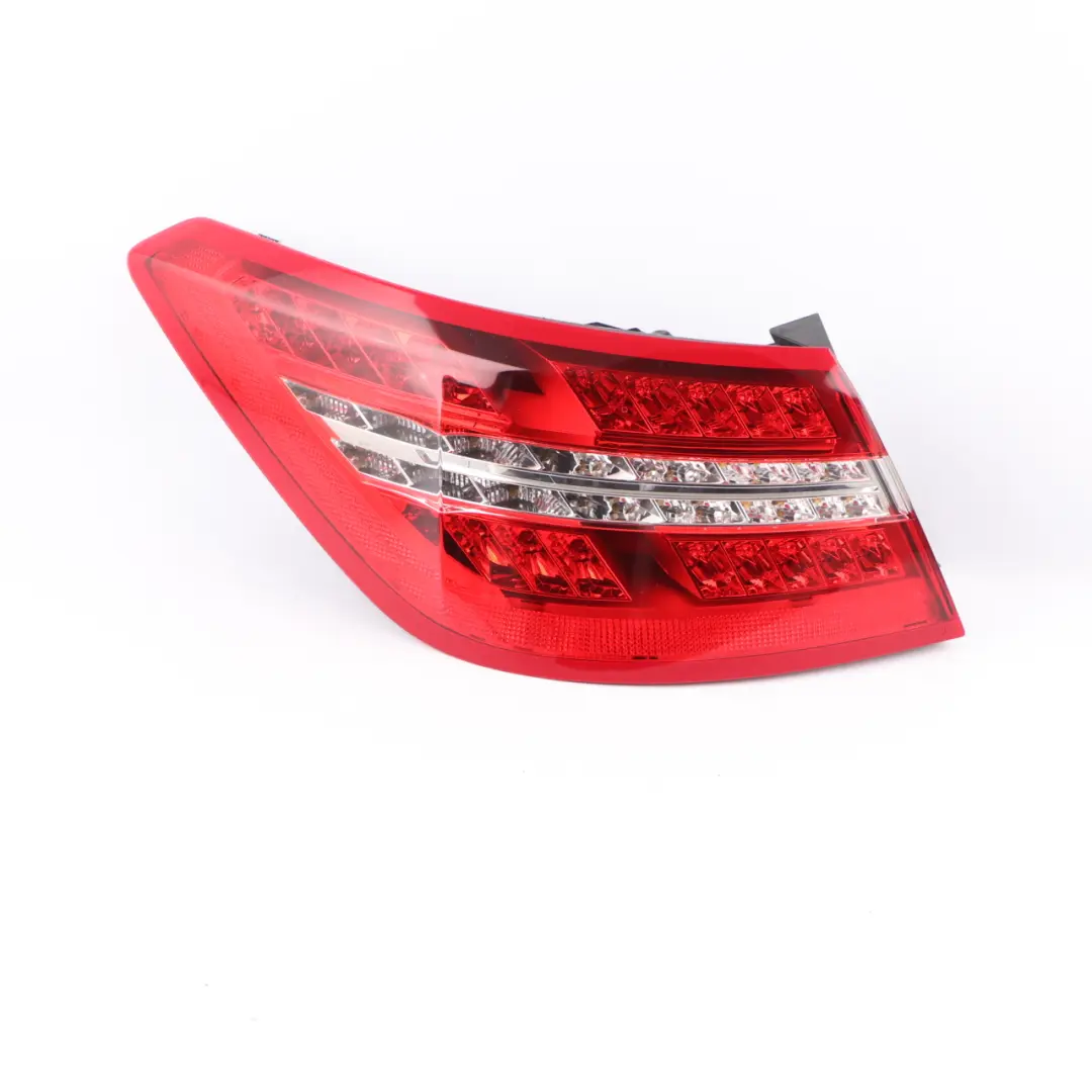 Feu arrière gauche Taillight Tail Light pour Mercedes A207 C207 à propos du numéro de pièce A2078200164 Mercedes A207 C207 Feu arrière gauche Taillight Tail Light - SKU A2078200164 - Numéro de pièce A2078200164