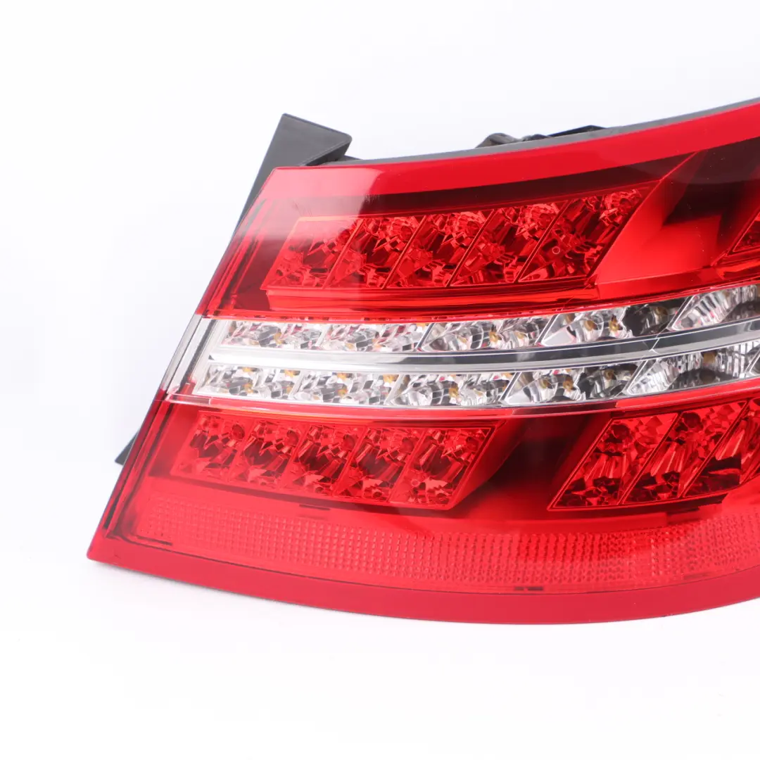 Wtyczka Złącze Lampy Tylnej Prawej A0255452226 do Mercedes A207 C207 o numerze A2078200264 Mercedes A207 C207 Wtyczka Złącze Lampy Tylnej Prawej A0255452226 - SKU A2078200264-1 - Numer Części A2078200264