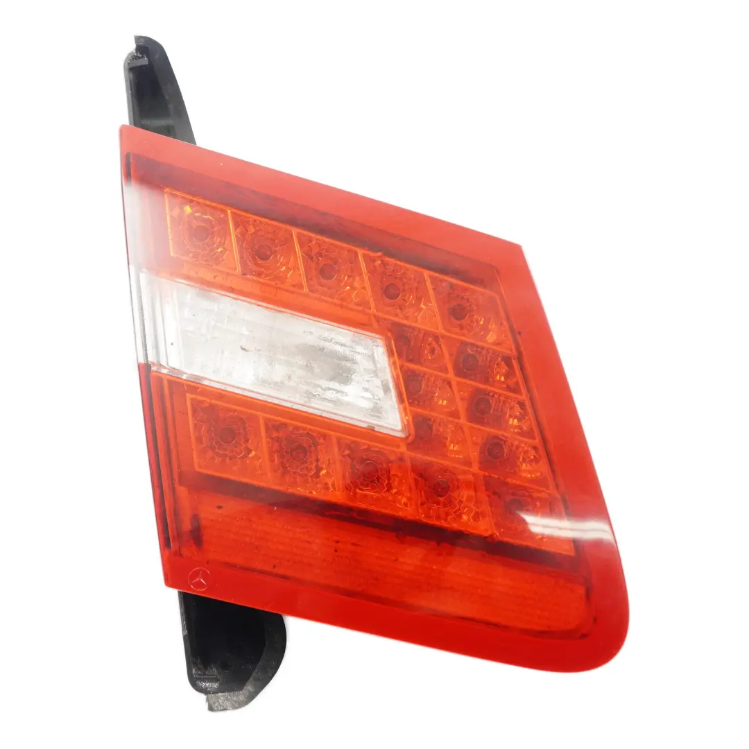 W207 Fanale posteriore lato sinistro Luce coperchio interno per Mercedes con numero di parte A2078200364 Mercedes W207 Fanale posteriore lato sinistro Luce coperchio interno - SKU A2078200364-1 - Numero di parte A2078200364