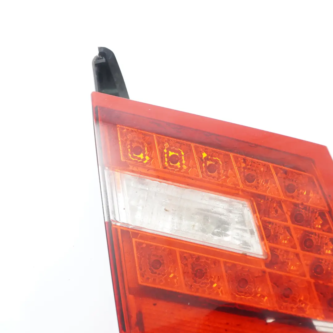 Piloto trasero Mercedes W207 Lado izquierdo Luz interior maletero para con número de pieza A2078200364 Piloto trasero Mercedes W207 Lado izquierdo Luz interior maletero - SKU A2078200364-1 - Número de pieza A2078200364