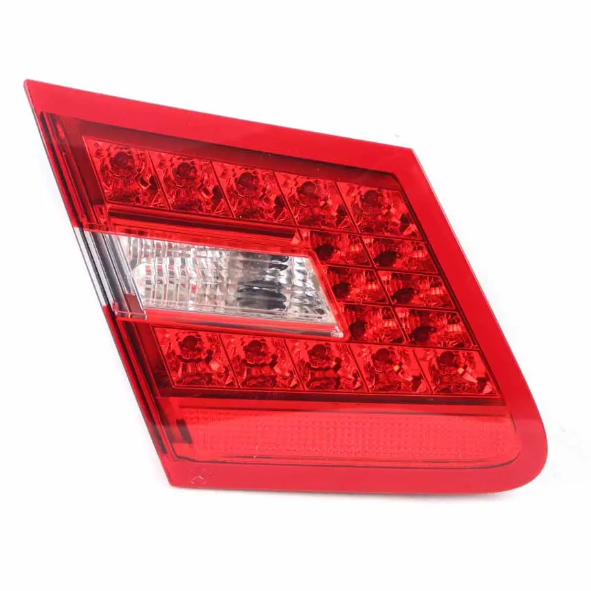W207 Fanale posteriore lato sinistro Luce coperchio interno per Mercedes con numero di parte A2078200364 Mercedes W207 Fanale posteriore lato sinistro Luce coperchio interno - SKU A2078200364 - Numero di parte A2078200364