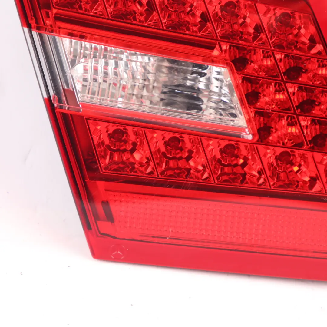 W207 Fanale posteriore lato sinistro Luce coperchio interno per Mercedes con numero di parte A2078200364 Mercedes W207 Fanale posteriore lato sinistro Luce coperchio interno - SKU A2078200364 - Numero di parte A2078200364