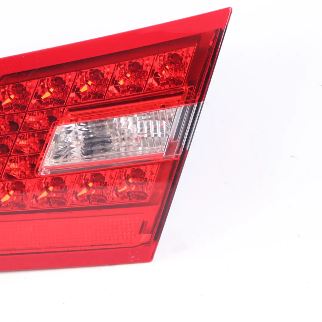 Piloto trasero Mercedes W207 Lado derecho Luz interior del maletero para con número de pieza A2078200464 Piloto trasero Mercedes W207 Lado derecho Luz interior del maletero - SKU A2078200464 - Número de pieza A2078200464