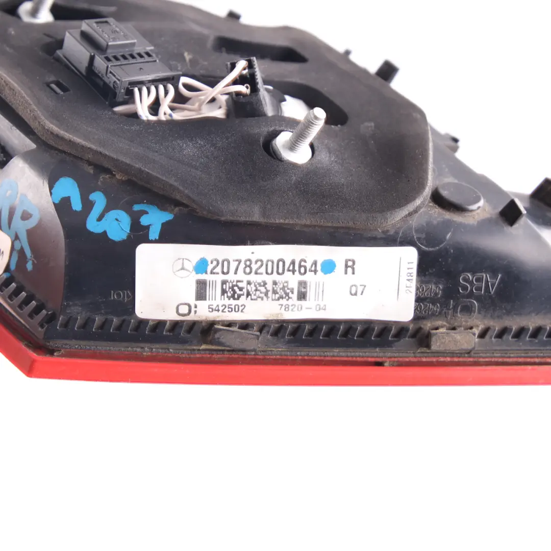 Mercedes W207 Feu arrière droit Éclairage couvercle intérieur coffre - SKU A2078200464 - Numéro de pièce A2078200464