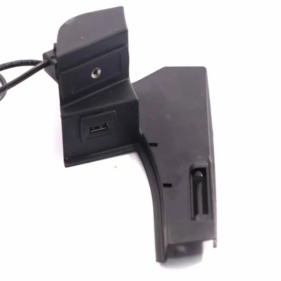 Mercedes W204 W207 Mittelkonsole Stecker AUX USB-Anschluss Buchse - SKU A2078210411 - Teilenummer A2078210411